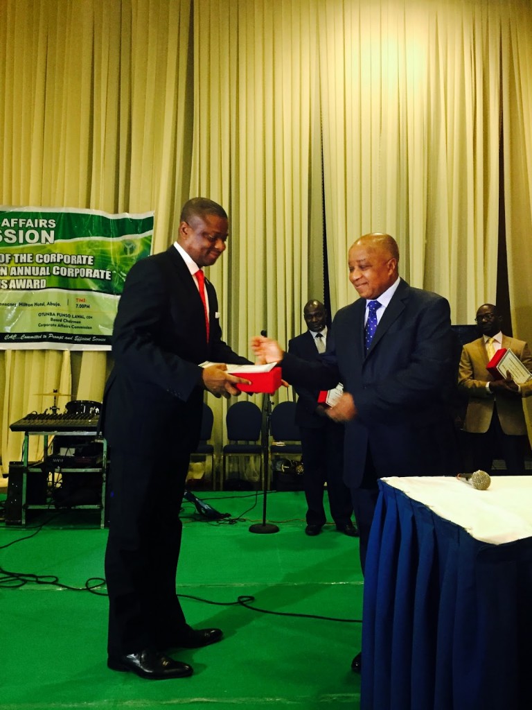L-R: Dan Okeke, Executive Director, Abuja and East Bank receiving the award from Otunba Funso Lawal, Chairman of the Board of CAC